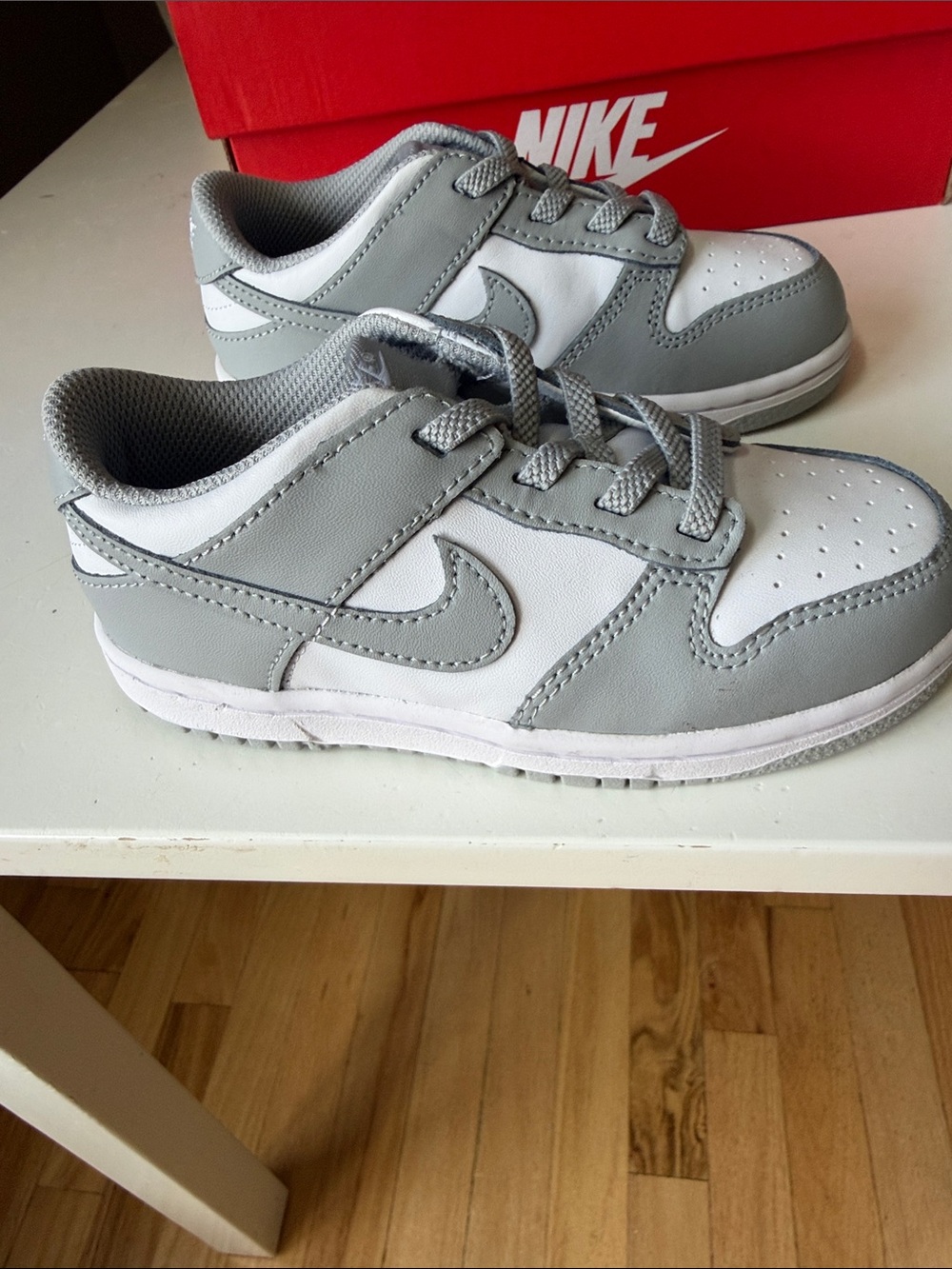 Nike Kids Low-Top Sneakers in Gray and White